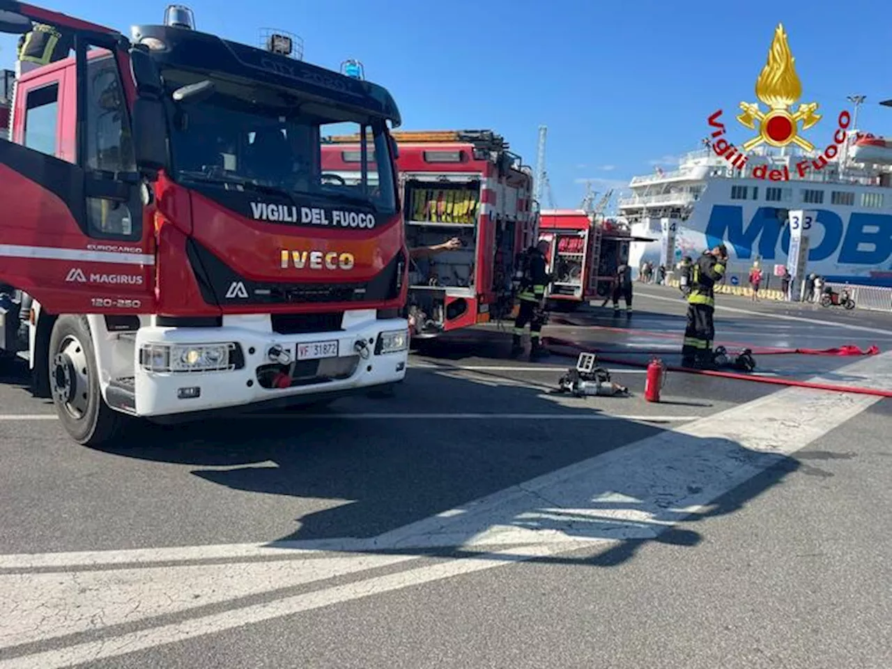 Fiamme su traghetto a Piombino, evacuati 274 passeggeri