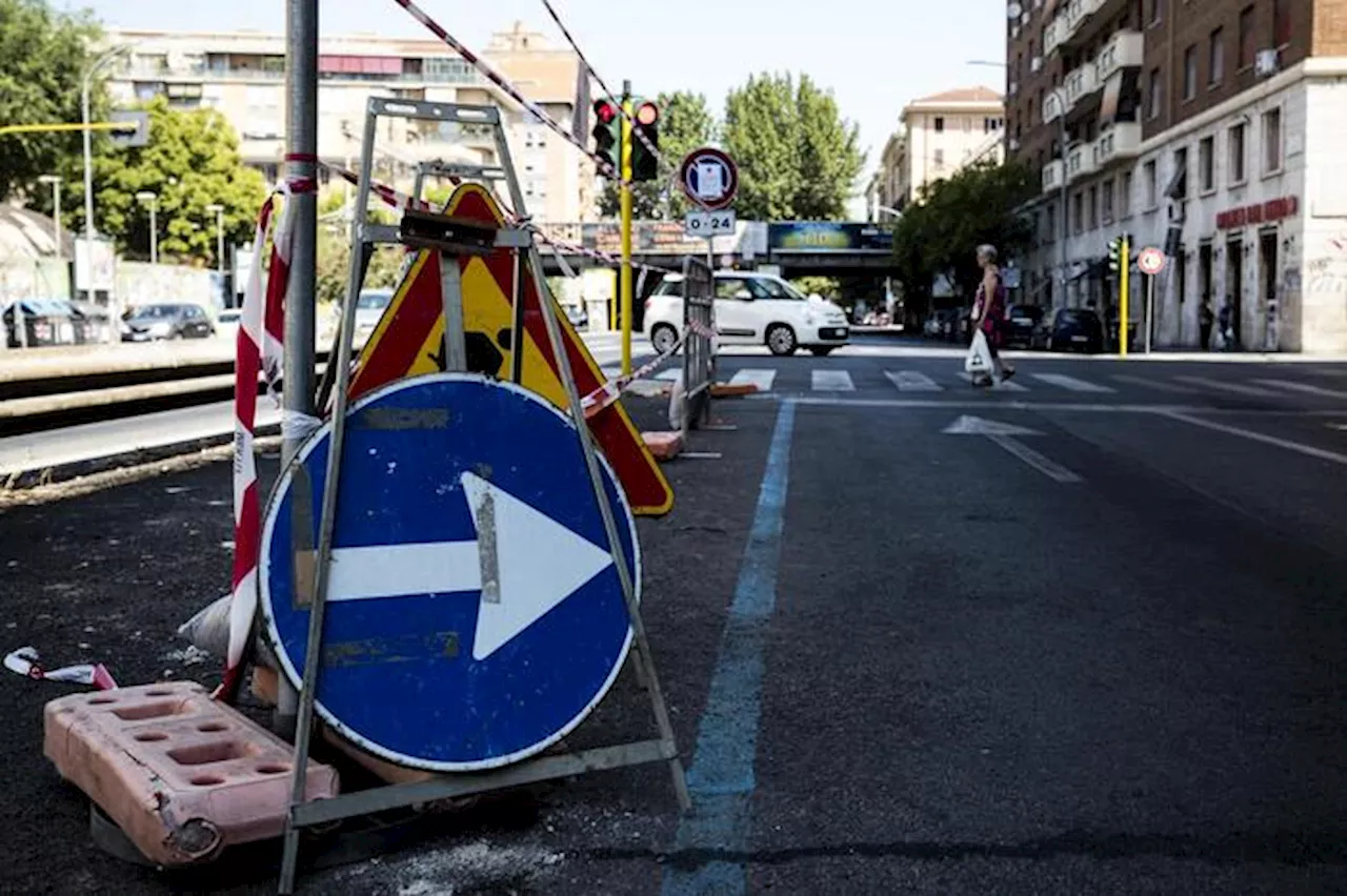 Lavori stradali troppo lunghi, Comune risarcisce i negozianti