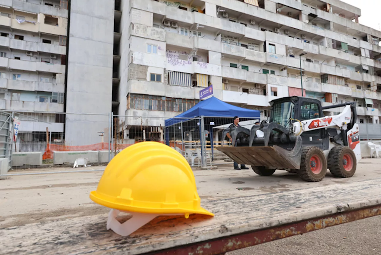 Napoli: i lavori alla vela celeste di Scampia