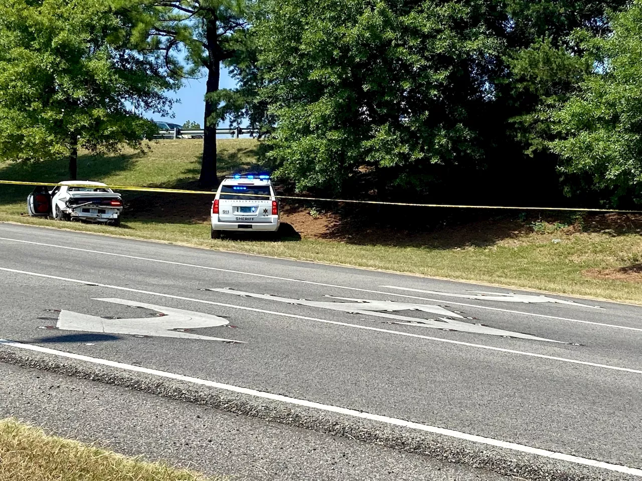 Fleeing suspect shot by Jefferson County sheriff’s deputies near I-20 in Birmingham