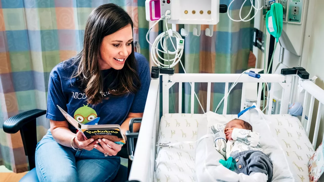 Katie Britt emphasizes importance of reading to newborns at UAB Bookworm Day