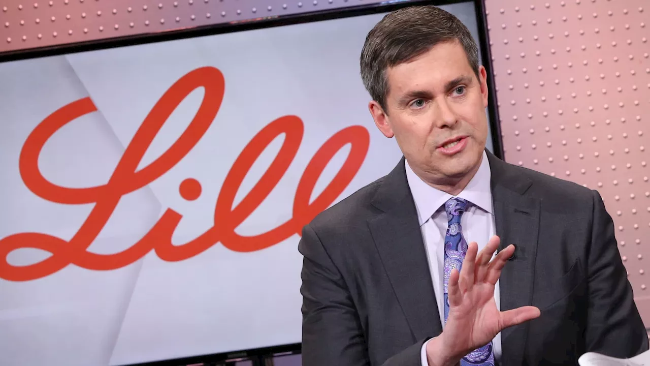 Eli Lilly CEO says people on GLP-1 weight loss drugs eat 800 calories less per day