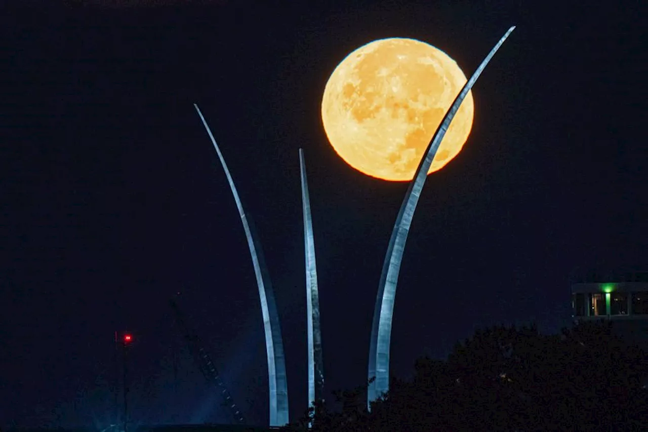 Superlua azul: veja fotos do fenômeno ao redor do planeta