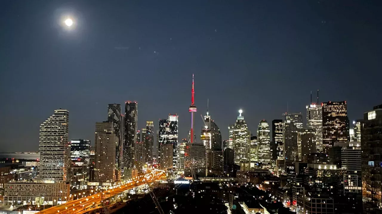 In photos Rare super blue moon seen over Ontario skies Canada Head