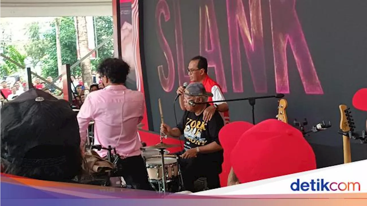 Dua Menteri Jokowi Manggung Bareng Slank, Basuki Gebuk Drum