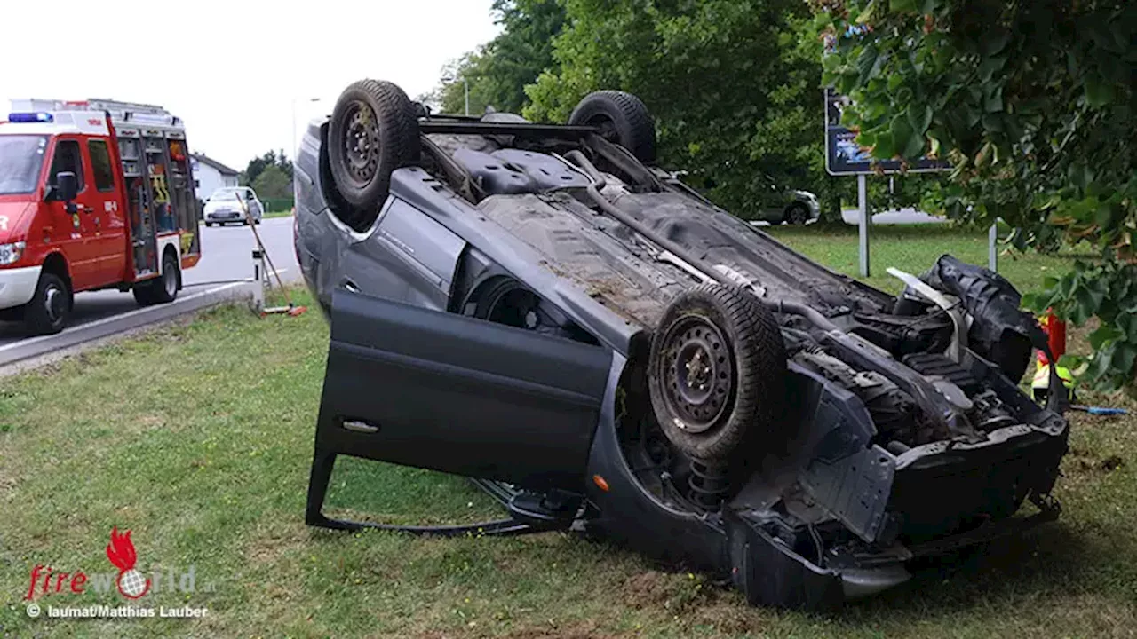 Oö: Auto auf Voralpenstraße bei Bad Hall nach Kollision mit Verkehrszeichen überschlagen