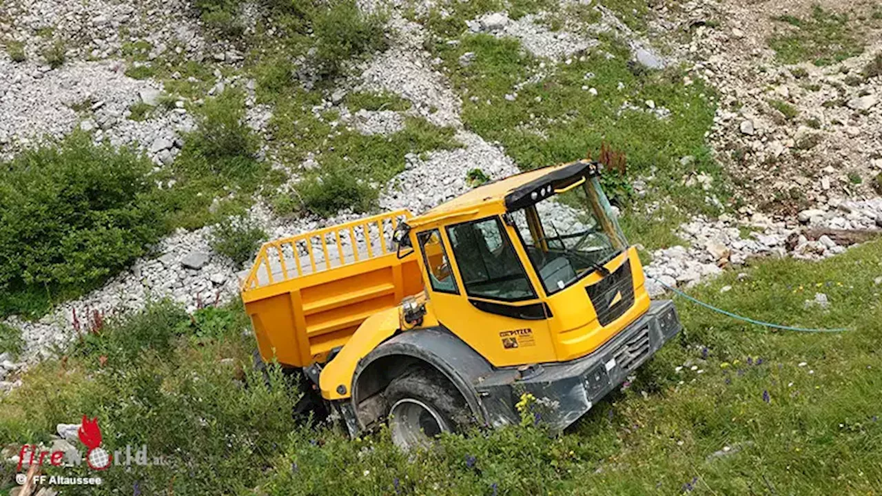 Stmk: Abgestürzte Baumaschine am Loser in Altaussee mit langem Anfahrtsweg