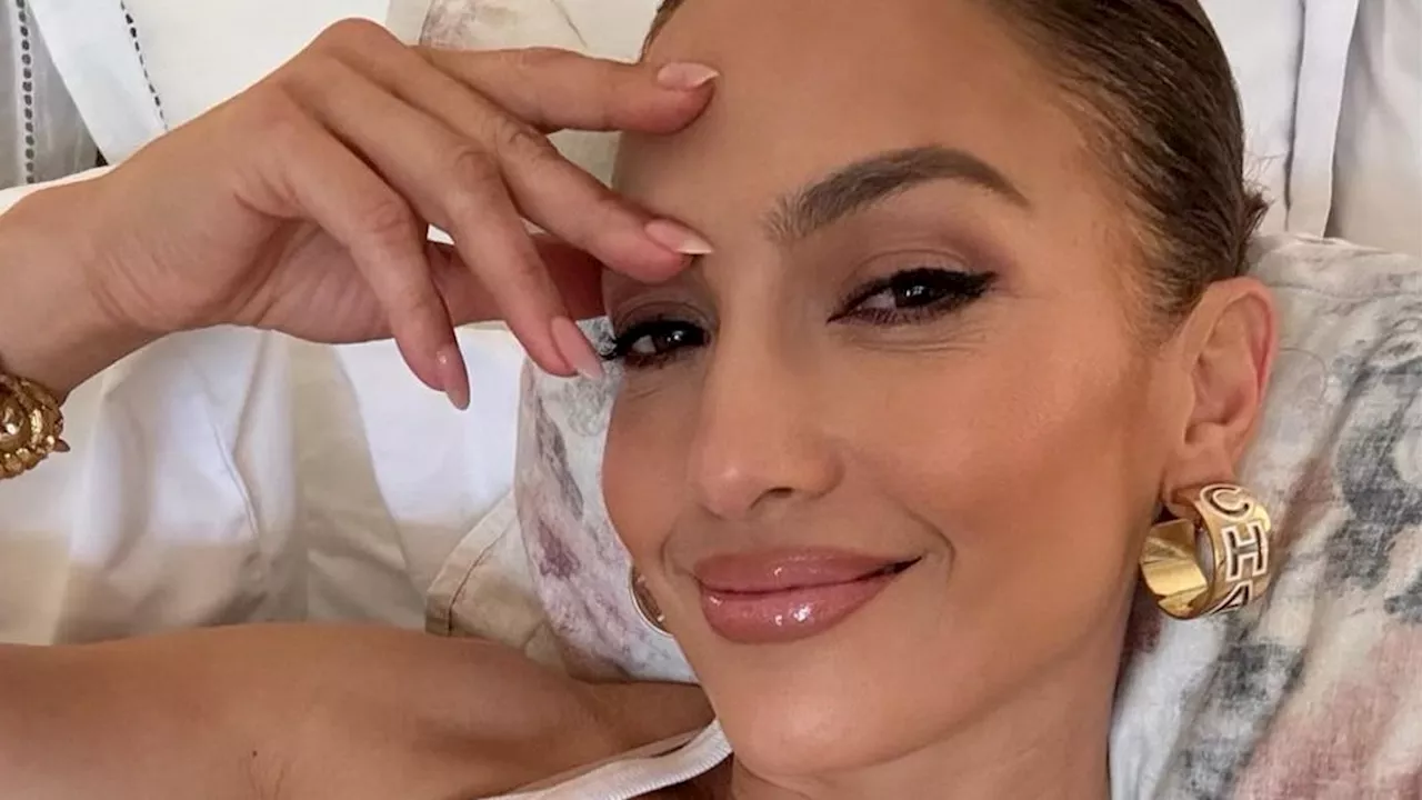 This Jennifer Lopez–Approved Nail Trend Is the Perfect Transition Manicure for Fall