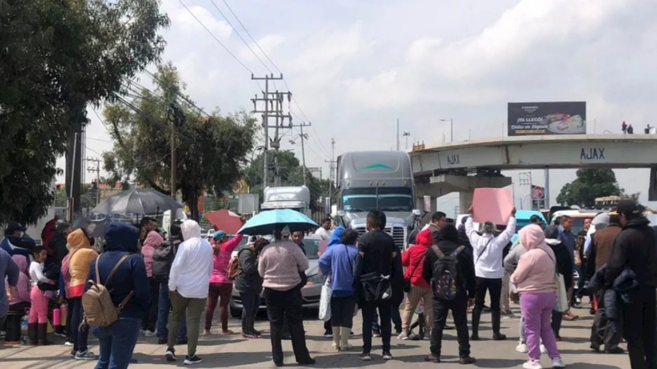 Bloqueo en la carretera Chalco-Cuautla cumple 10 horas y desquicia el tráfico rumbo a Puebla