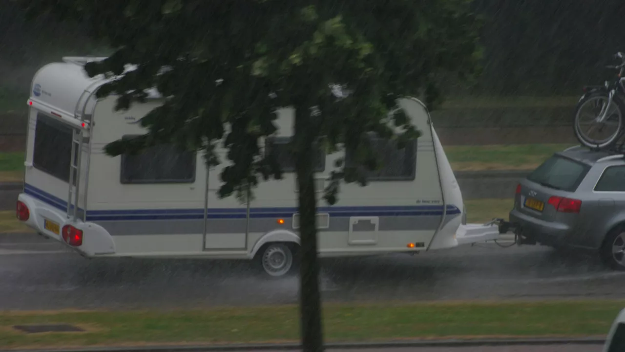 Polizei stoppt Wohnwagen-Fahrer und landet Volltreffer