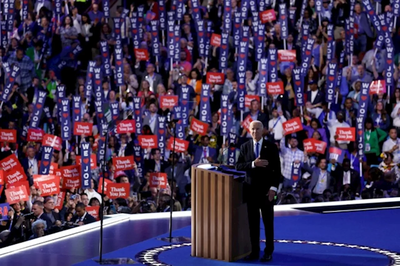 Joe Biden passa il testimone a Kamala Harris alla convention democratica a Chicago