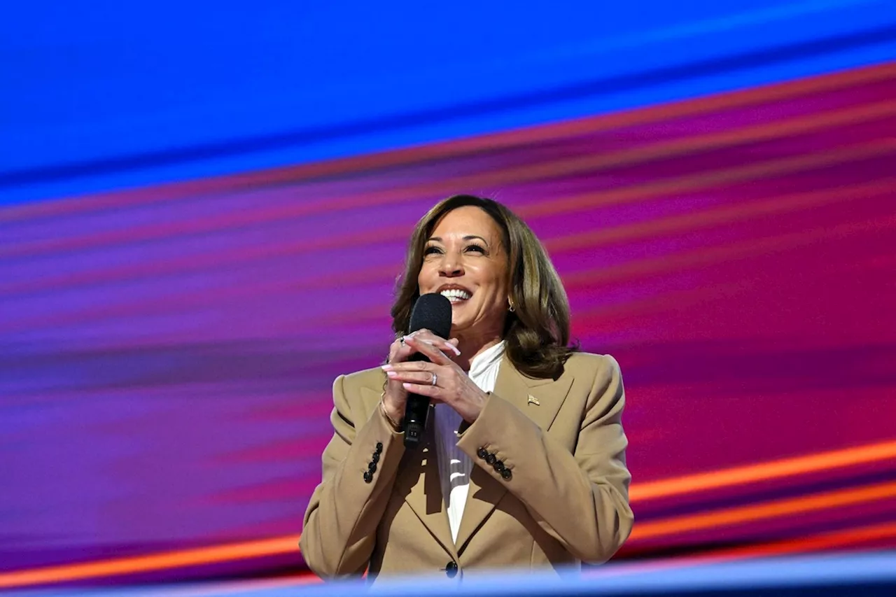 'Eternamente gratos', diz Kamala sobre Biden em discurso surpresa no primeiro dia de Convenção Nacional Democrata