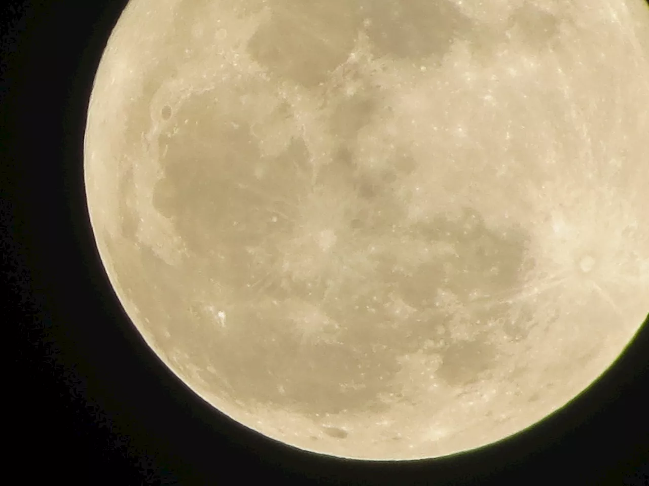 Superlua azul: veja fotos do fenômeno que encantou céus do Brasil e descubra quando acontecerá novamente