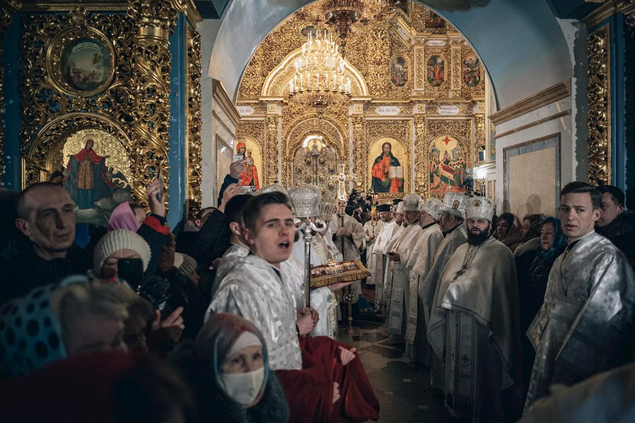 Ukraine : le Parlement vote à nouveau l’interdiction de l’Église orthodoxe liée à Moscou