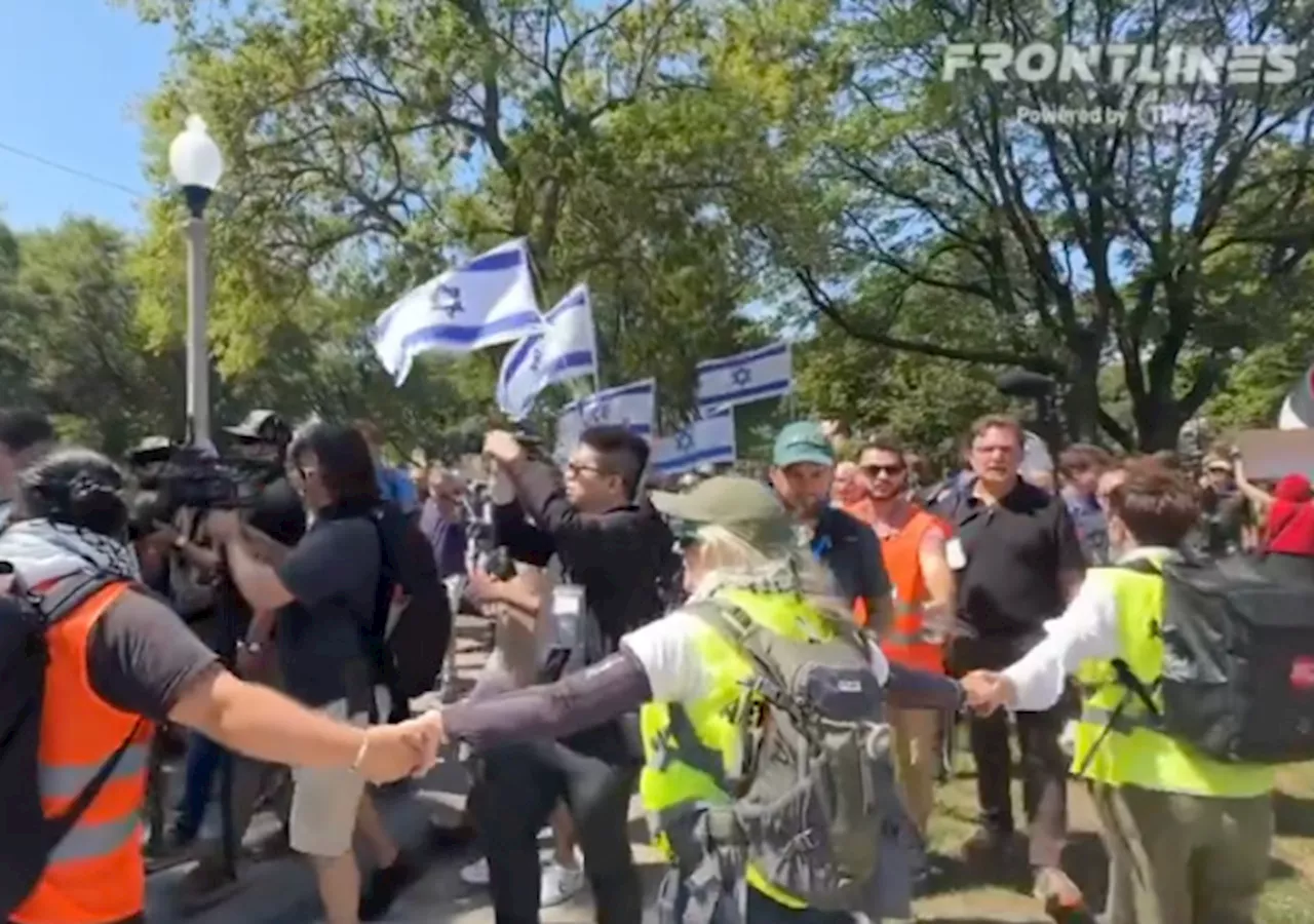 DNC: Pro-Israel Protesters Confront Anti-Israel Mob in Chicago