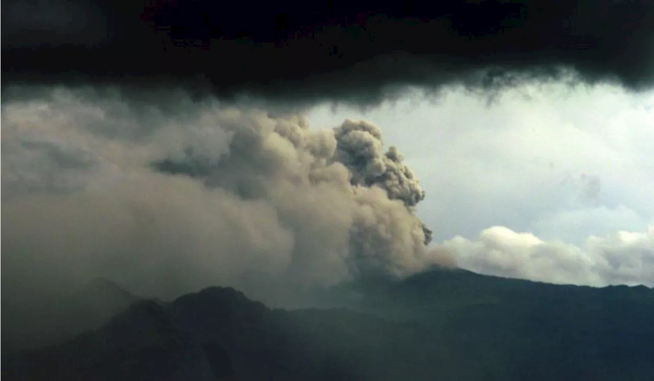 Berbahaya, BNPB Minta Larangan Gunung Dukono Dipatuhi