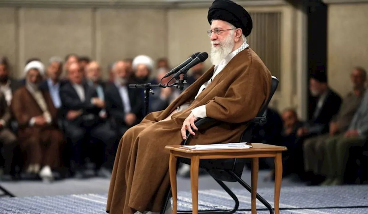 Khamenei Peringatkan Murka Tuhan jika Iran tidak Membalas Israel