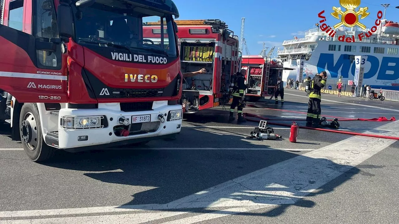 Piombino, principio di incendio su un traghetto: evacuazione in corso