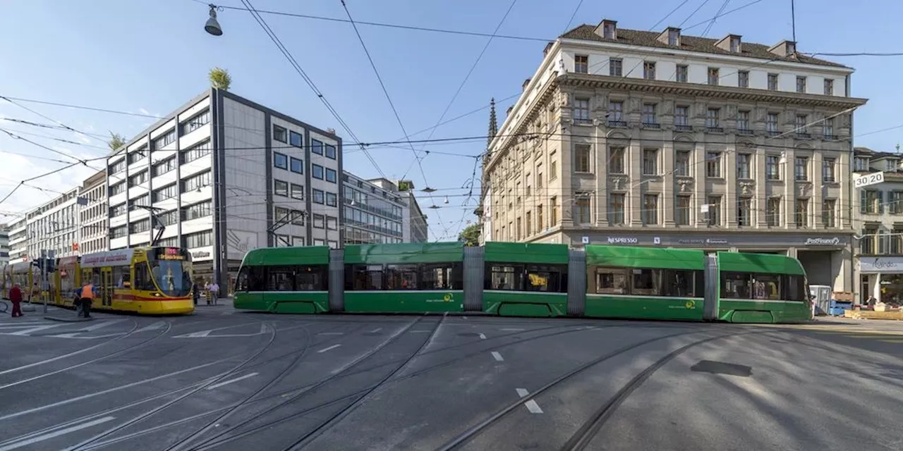 Ältere Tramzüge dürfen wieder am Basler Bankverein fahren