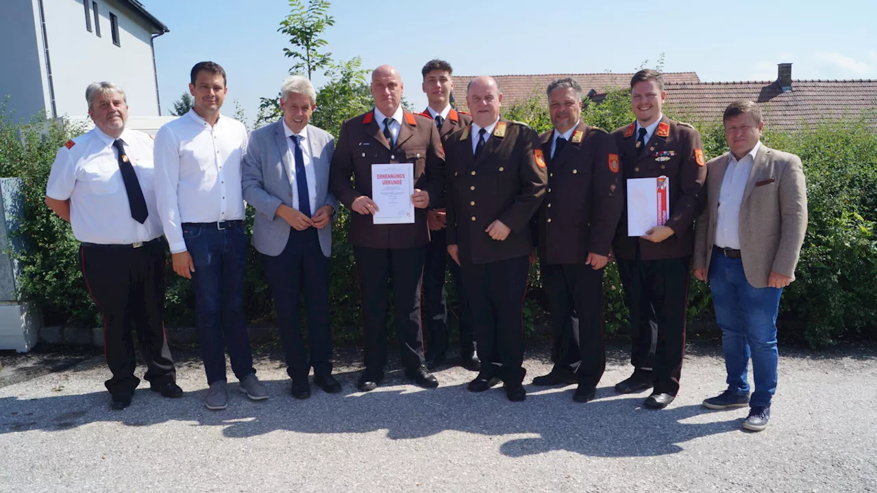 Feuerwehrfest in Stuppach: Beförderung im Festzelt