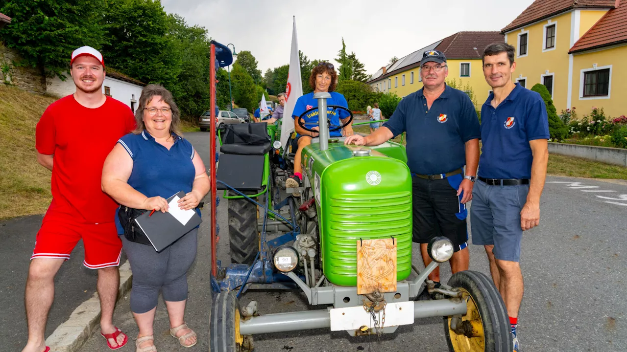 Traktor-Oldies fuhren in GroßBurgstall auf