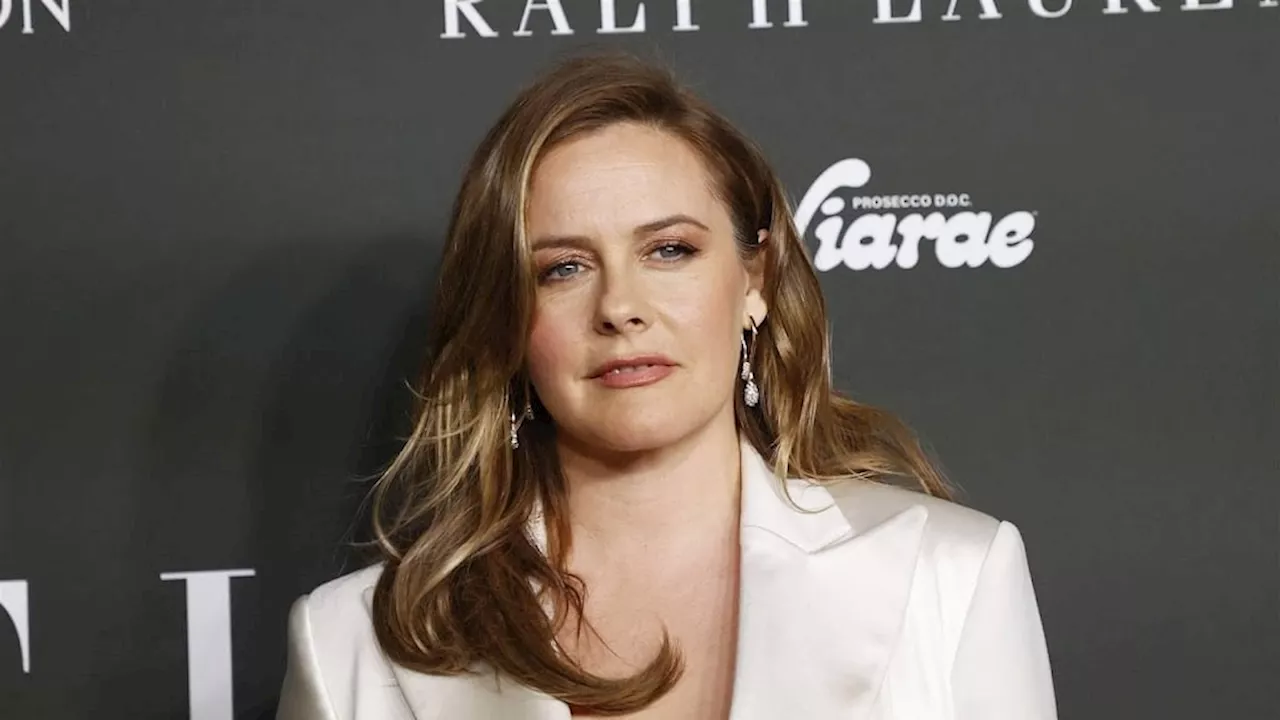 Fans bezorgd om Alicia Silverstone na eten van giftige bes