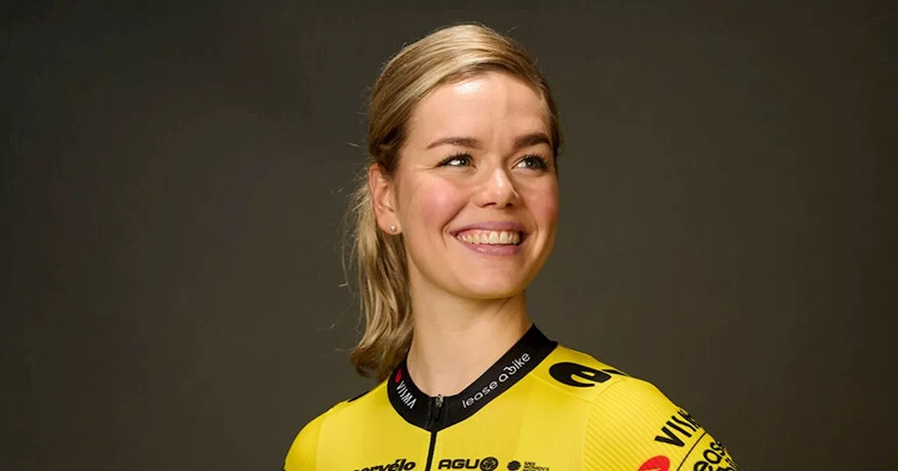 Lieke Nooijen wint Egmont Cycling Race na solo van veertig kilometer