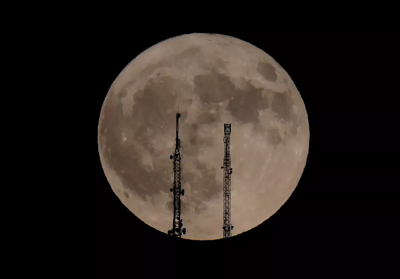 Super-Lua iluminou o céu da Península Ibérica