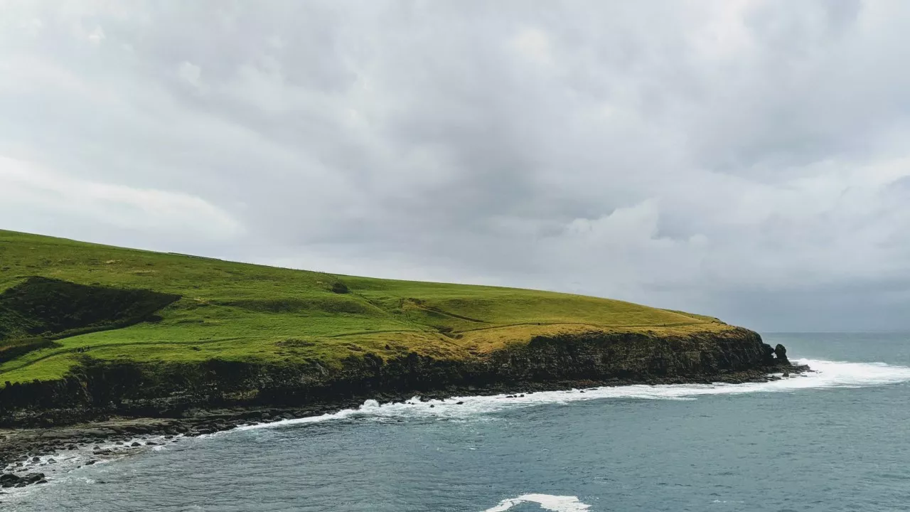 Police fear the worst after father and son ‘swept off the rocks’ in Kiama fishing tragedy