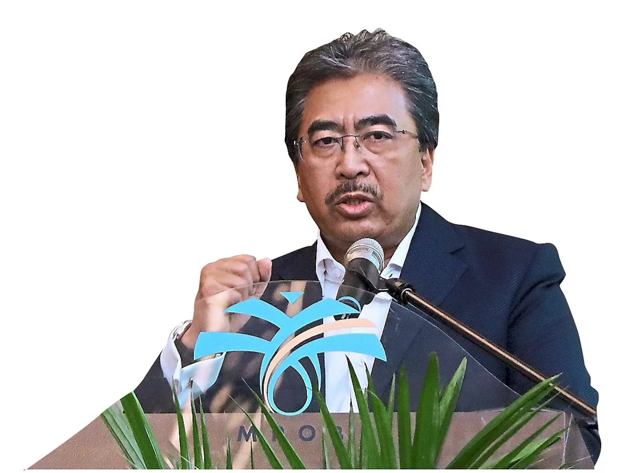 Johari: Cooperatives need to play proactive role to develop abandoned oil palm estates