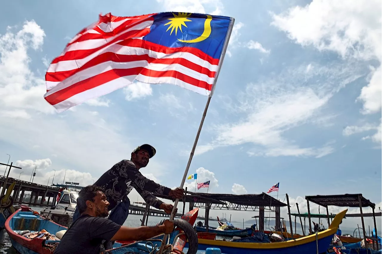 QuickCheck: Is it true that the Jalur Gemilang cannot be worn as clothing?