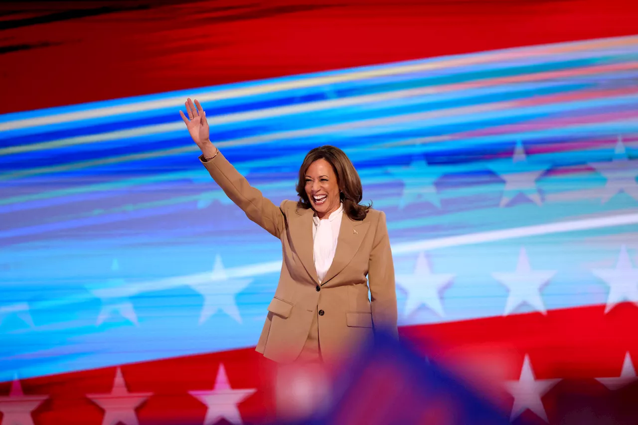 Kamala Harris tells Democrats ‘when we fight we win’ in surprise appearance