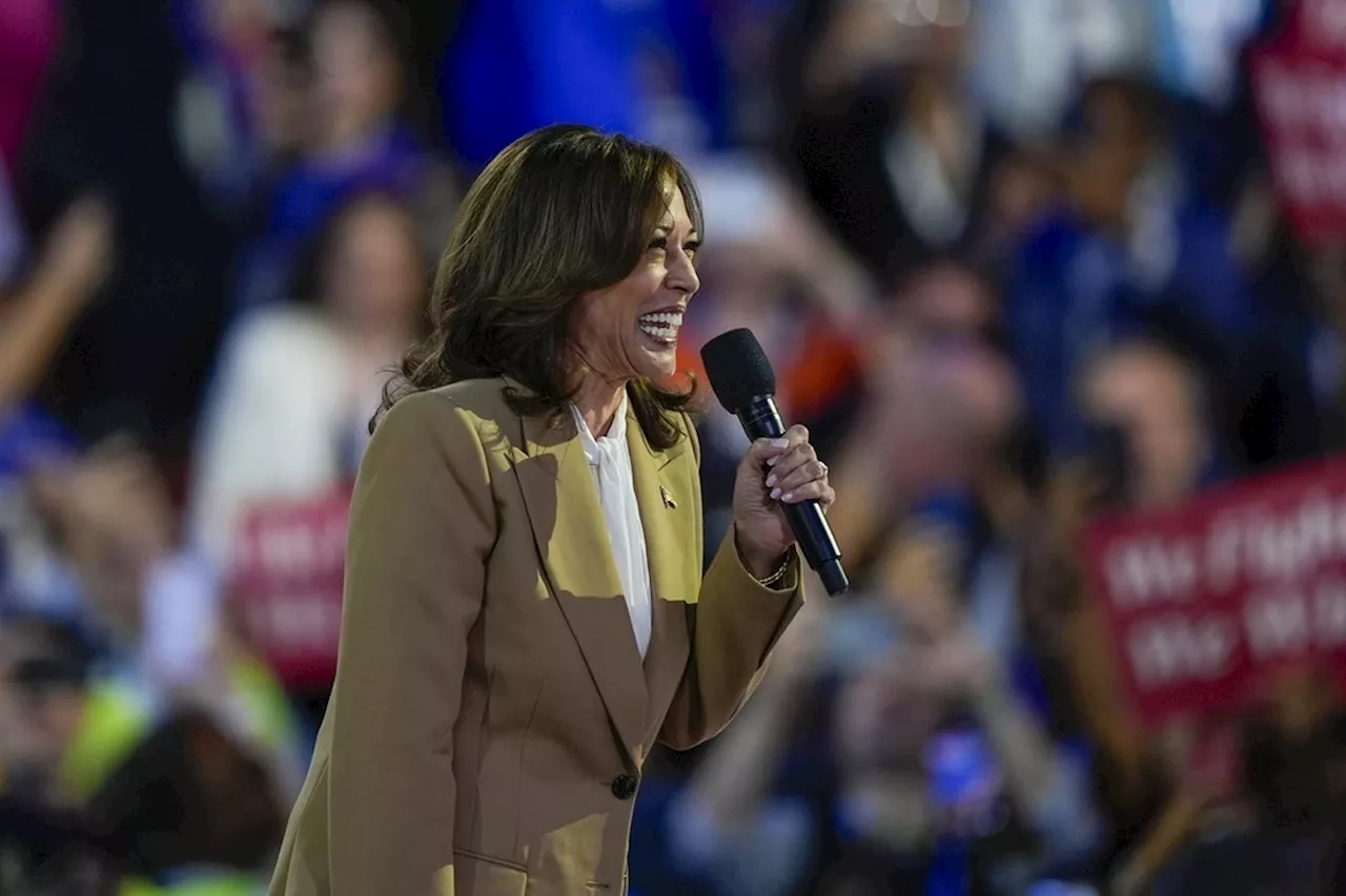 Kamala exalta Biden durante 'fala surpresa' em convenção dos democratas