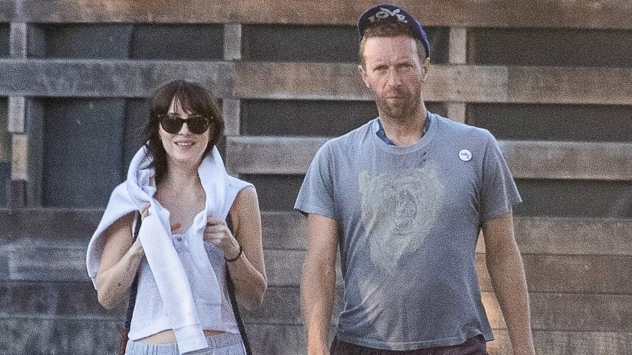 «Dakota Johnson e Chris Martin si sono concessi delle pause in passato ma ora sono felici insieme»