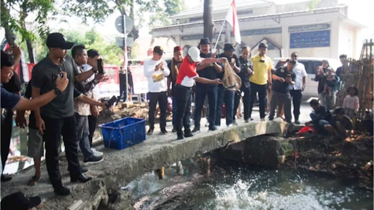 2 Ton Ikan Lele Disebar di Sepanjang Kali Sipon Tangerang