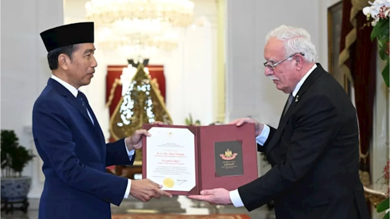 President Jokowi Receives Prestigious Award from Palestine