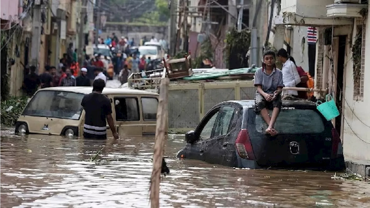 Hyderabad Heavy Rains: హైదరాబాద్‌లో బిగ్ అలర్ట్, రాత్రి నుంచి భారీ వర్షం, పలు ప్రాంతాలు జలమయం