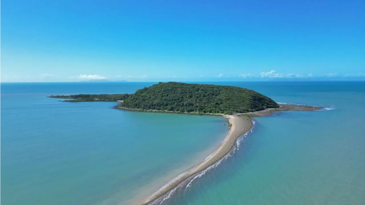 Queensland’s Little Green Island, owned by movie supremo Douglas Gresham, for sale after 15 years