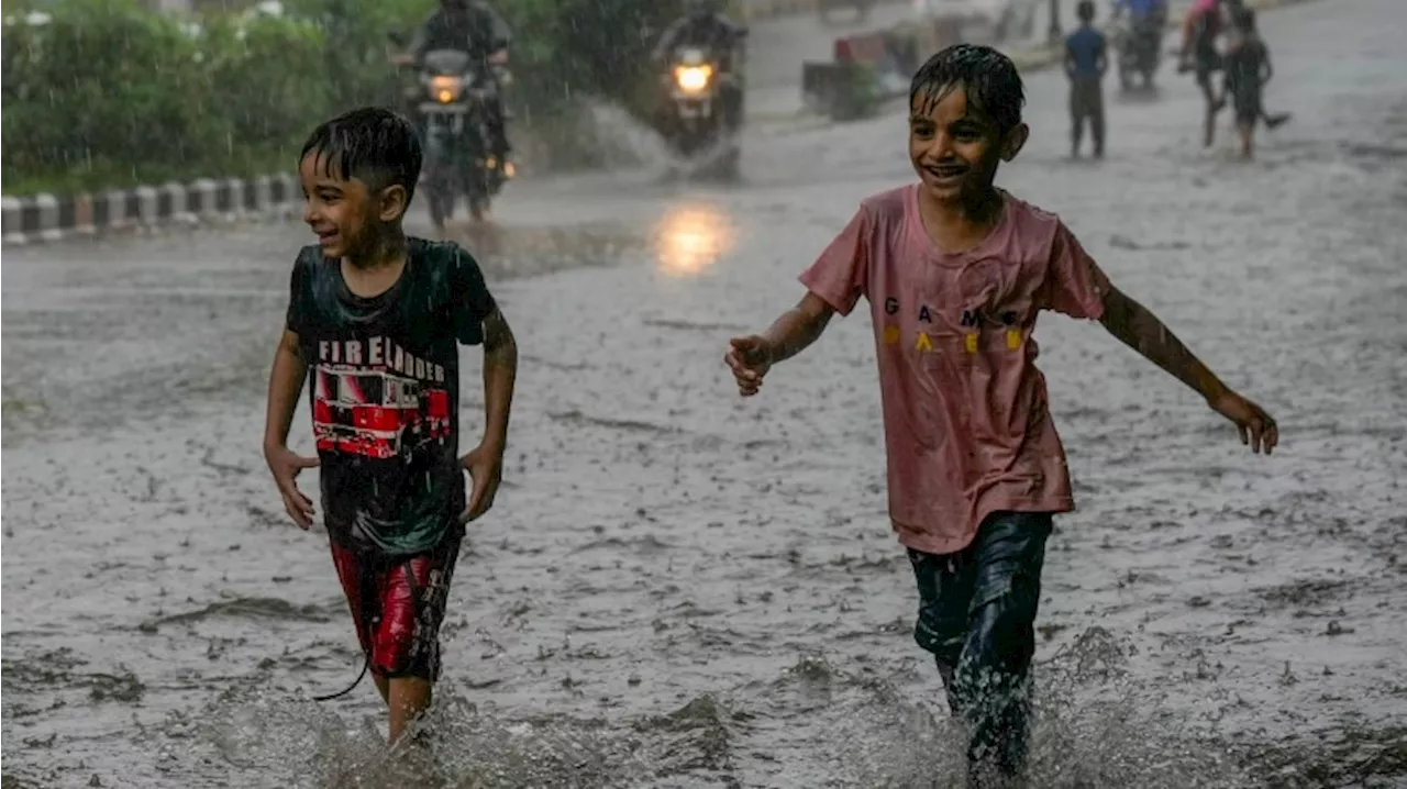 Delhi Weather: मॉनसून की बारिश का दौर जारी, दिल्ली में आज बूंदाबांदी, कल से होगी झमाझम बरसात, जानें पूरे हफ्ते का मौसम