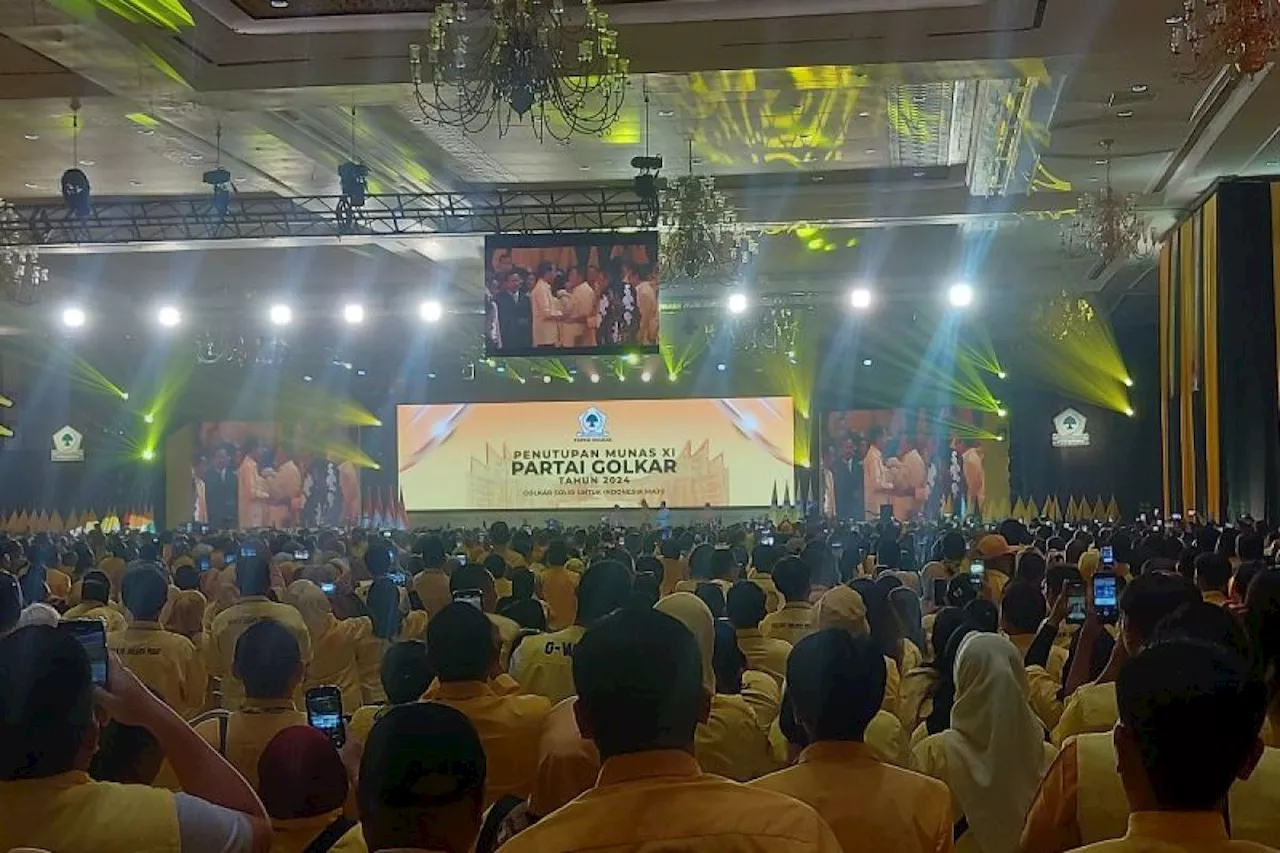 Pakai kemeja kuning, Jokowi hadiri penutupan Munas Golkar