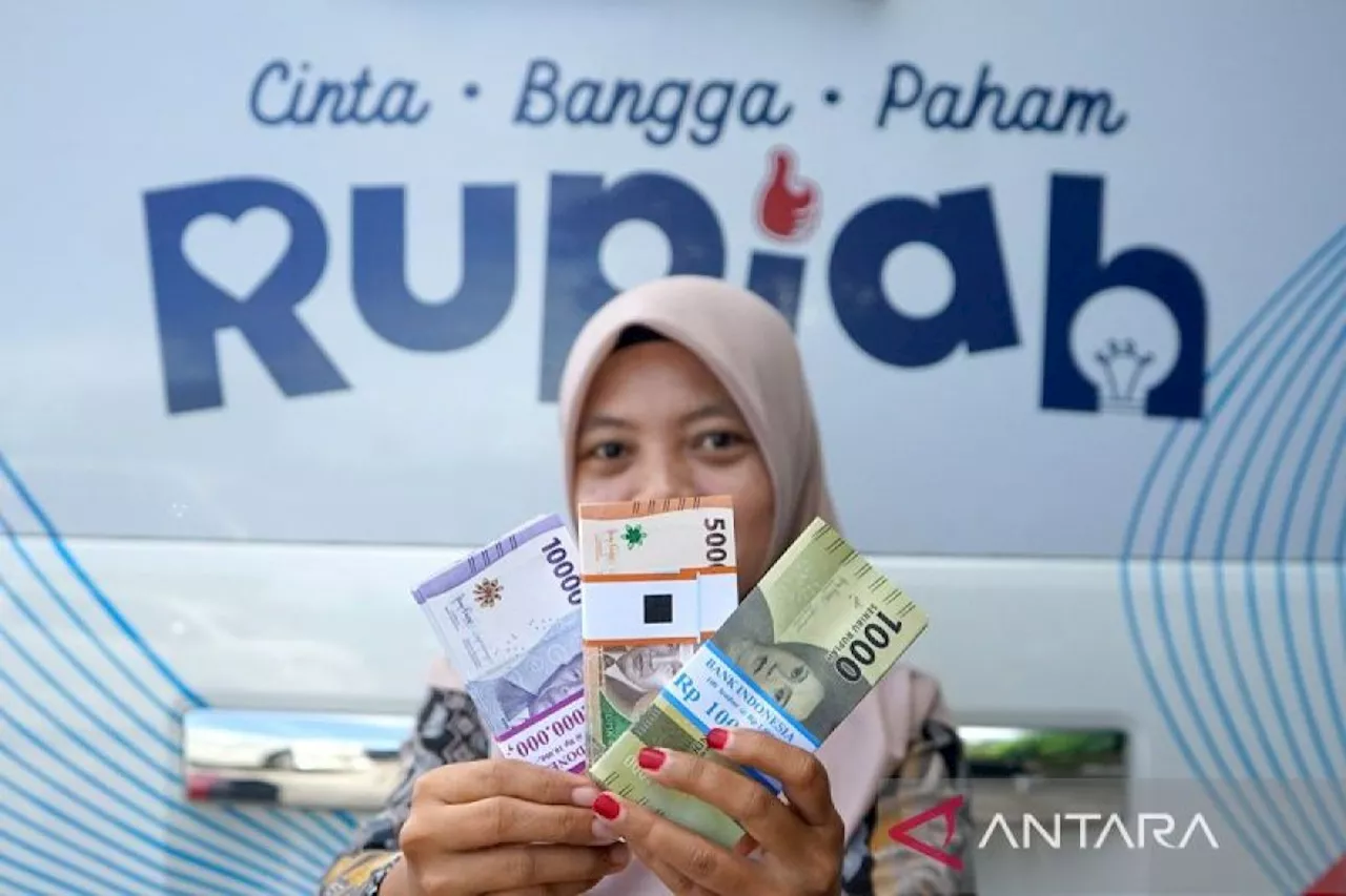 Rupiah turun seiring pasar antisipasi hasil RDG BI