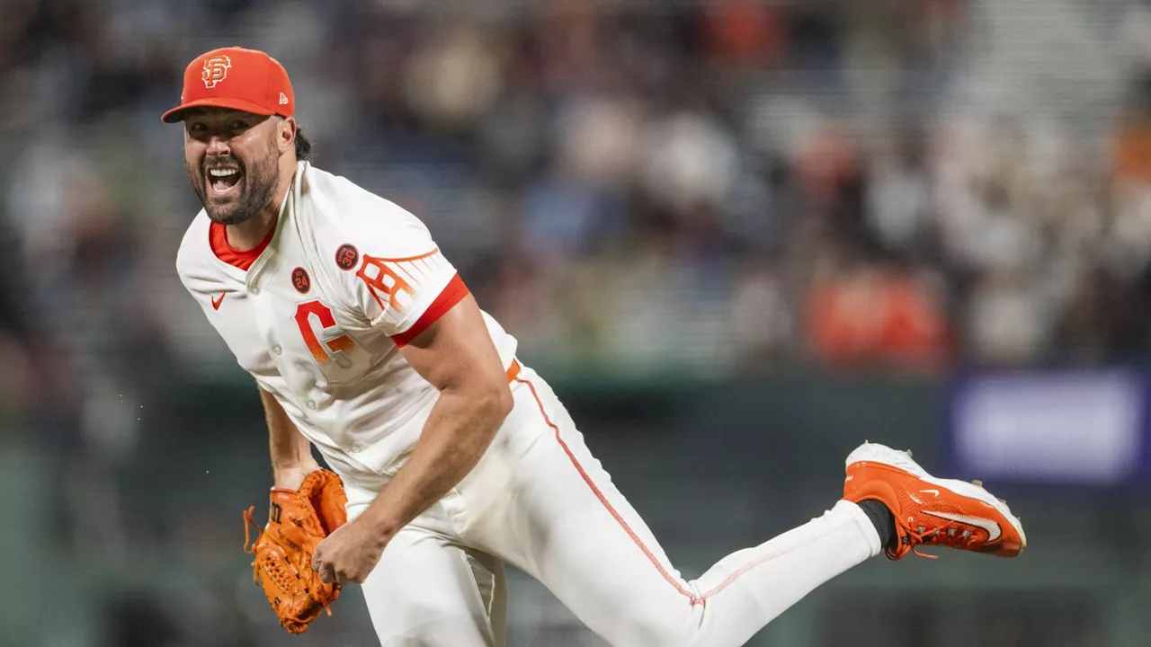 Robbie Ray strikes out 9 as Giants beat White Sox 4-1