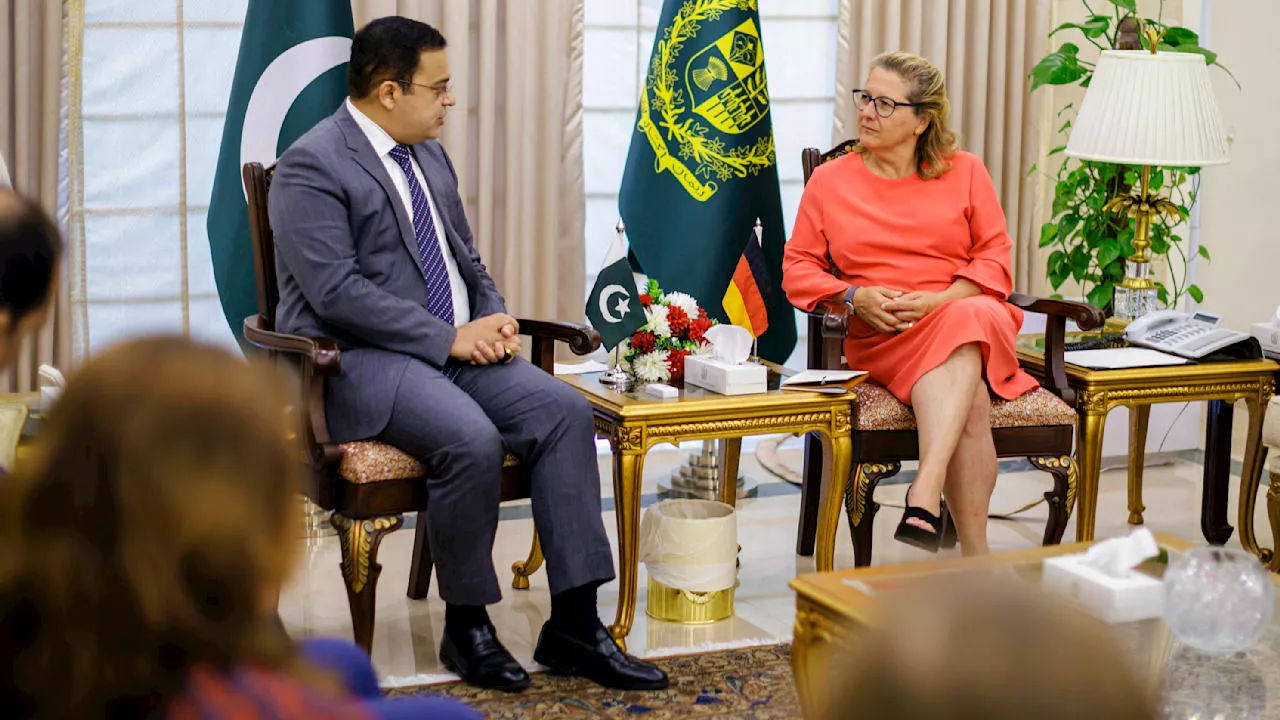 Entwicklungsministerin Schulze in Pakistan: Eklat um ihre rote Handtasche