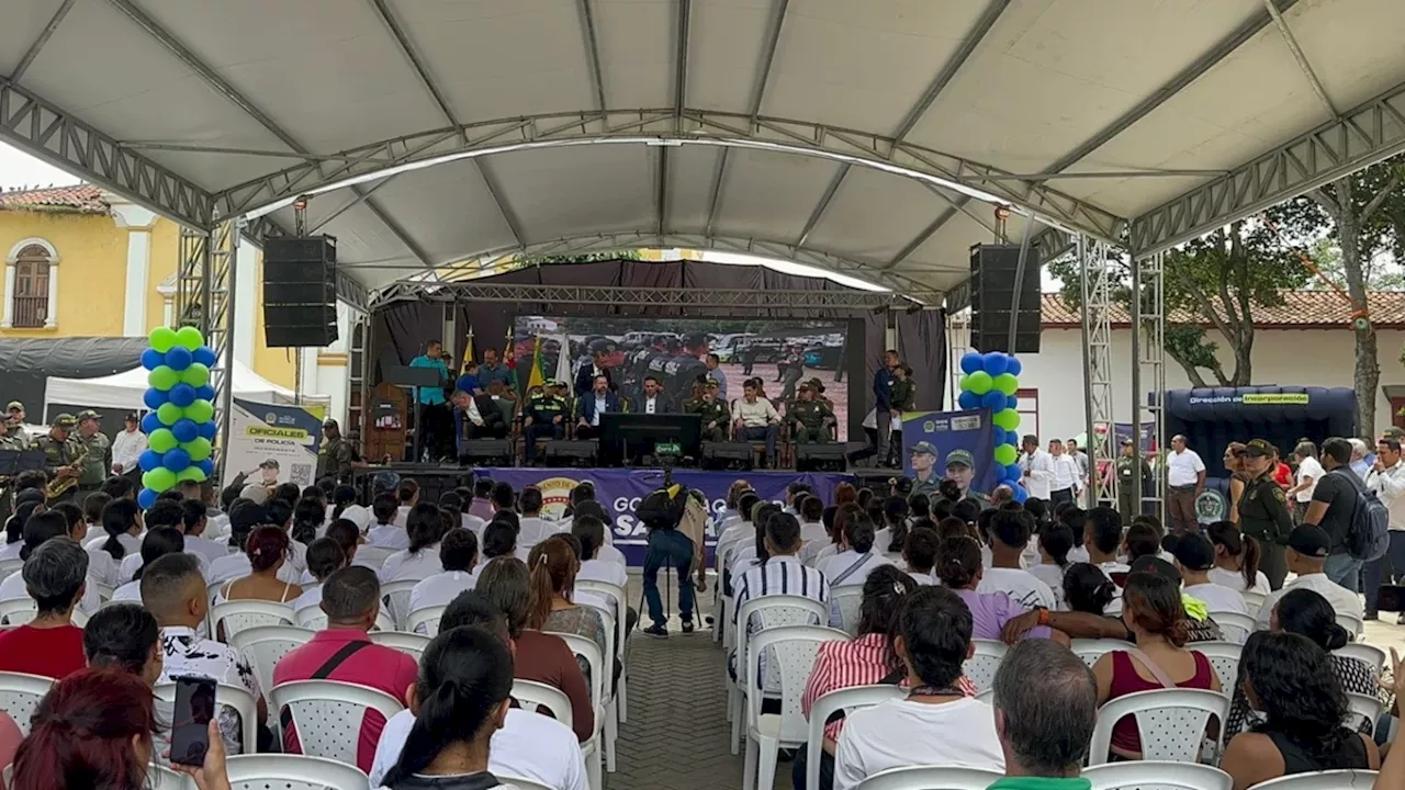 Llegan 120 jóvenes a formarse como auxiliares de Policía en Bucaramanga y Santander