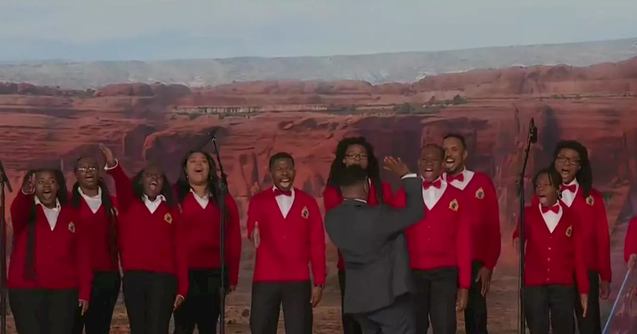 Soul Children of Chicago sing the national anthem at the DNC