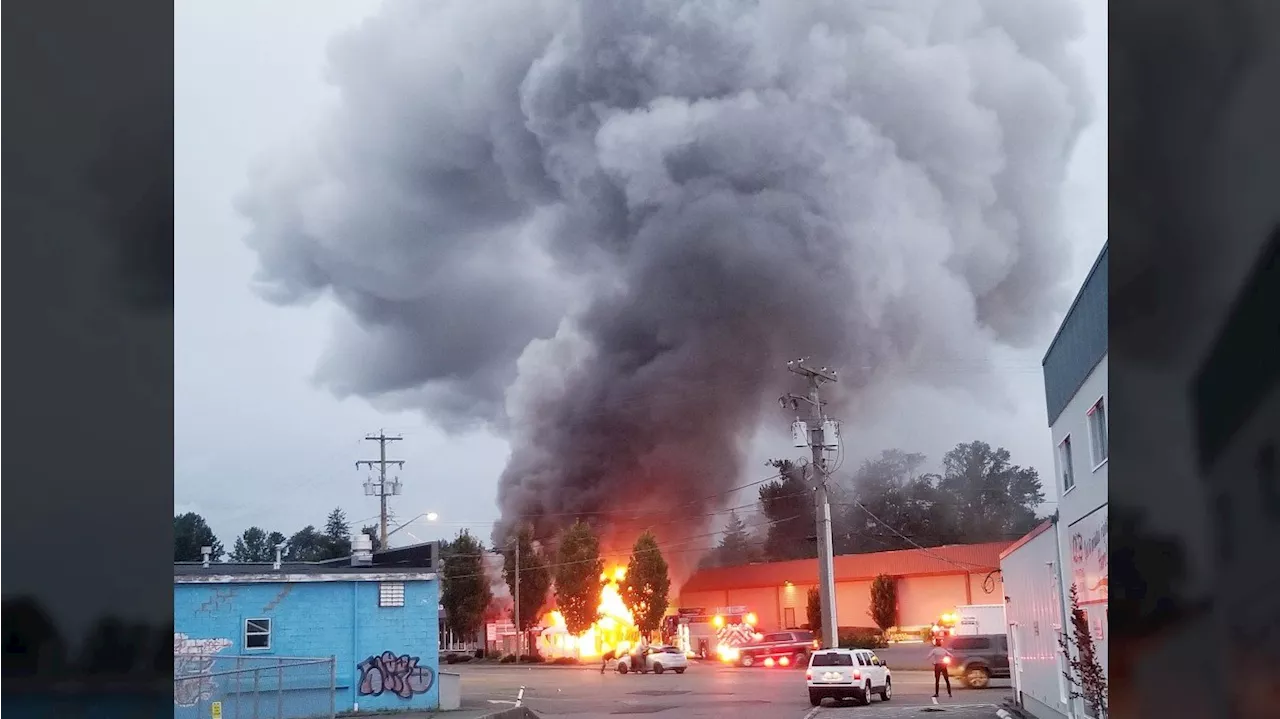 Fire engulfs Courtenay car wash ‘within literally minutes,’ destroying vehicle inside: witness