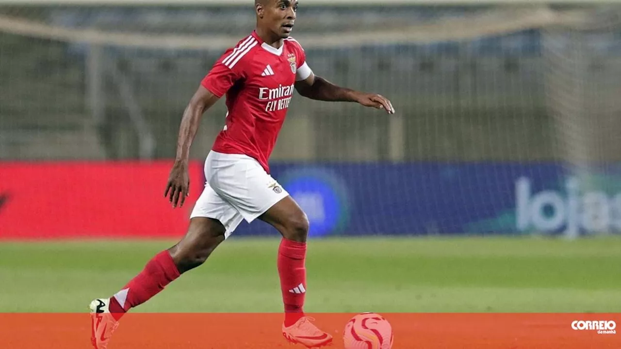 João Mário irritado com assobios dos adeptos força saída do Benfica