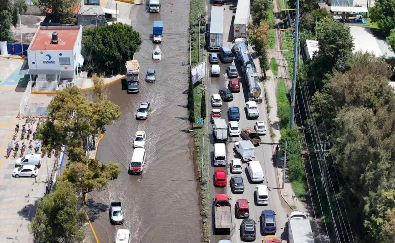 Gobierno de Cuautitlán Izcalli atiende mega bache en carretera Cuautitlán-Tlalnepantla después de un mes