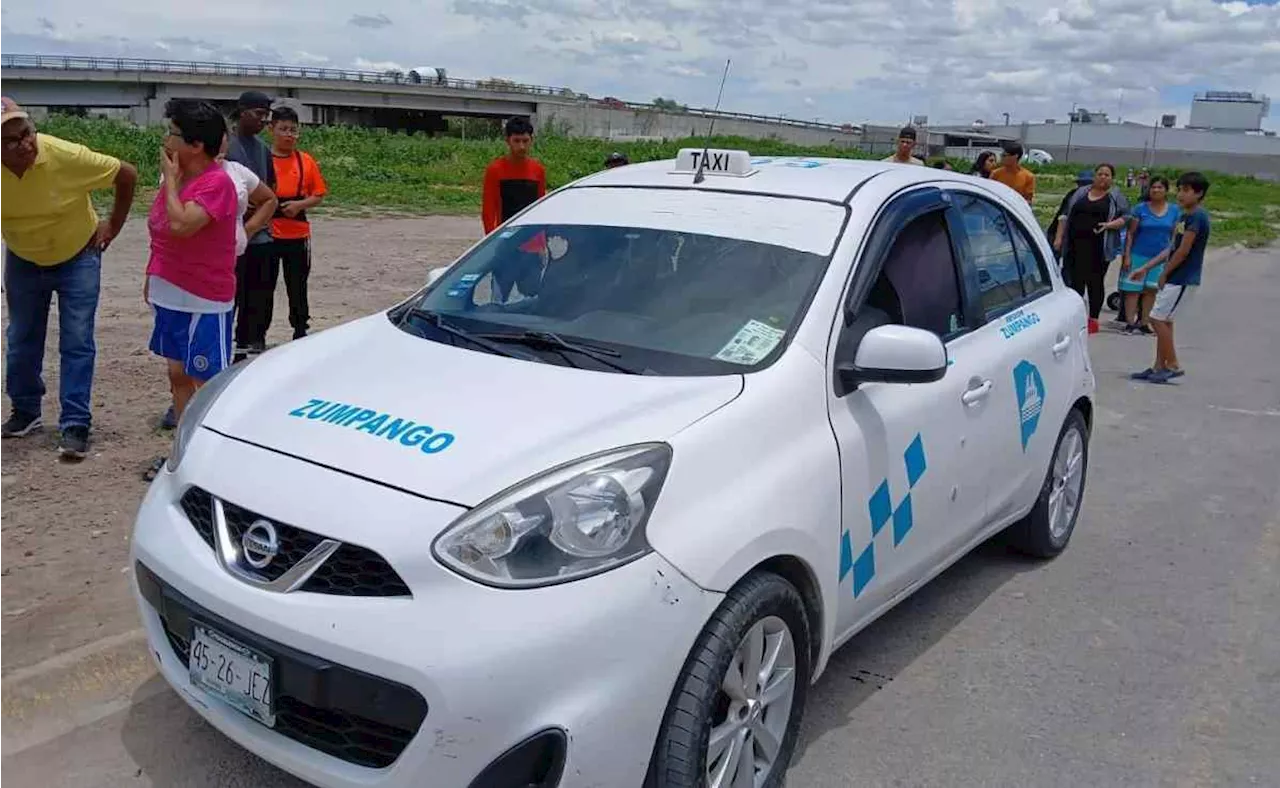 Motociclistas balean y matan a 2 hombres que viajaban en un taxi en Zumpango