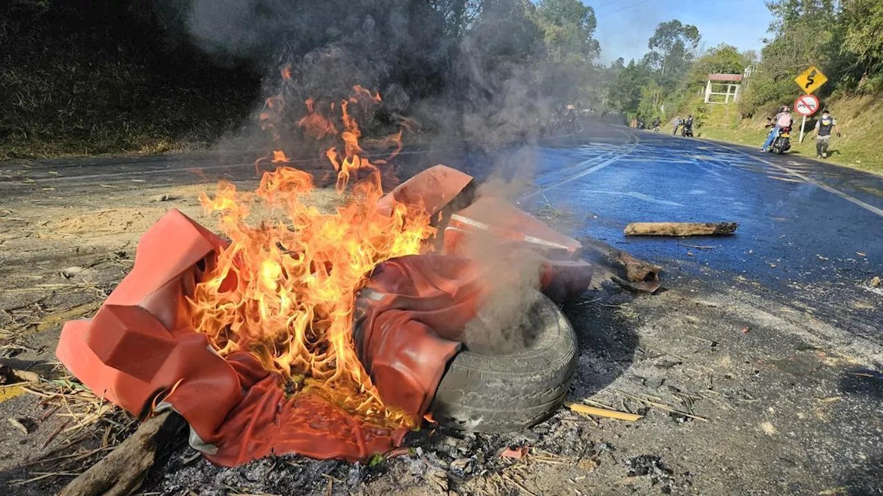 Autoridades despejan vía Panamericana con gases lacrimógenos y agua: comunidades indígenas exigen presencia del presidente